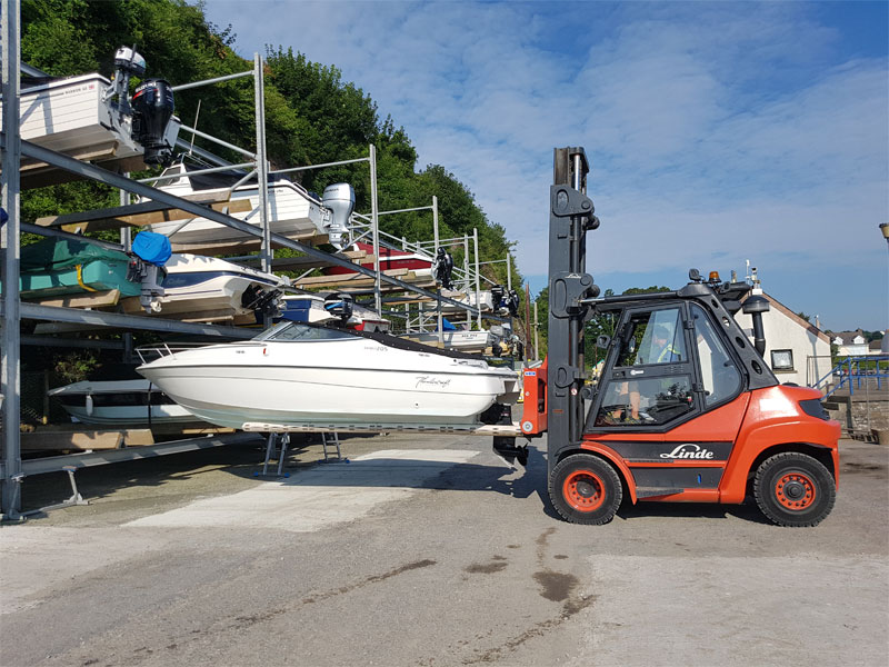 Dry Boat Racking - Lifting a boat at Saundersfoot Harbour